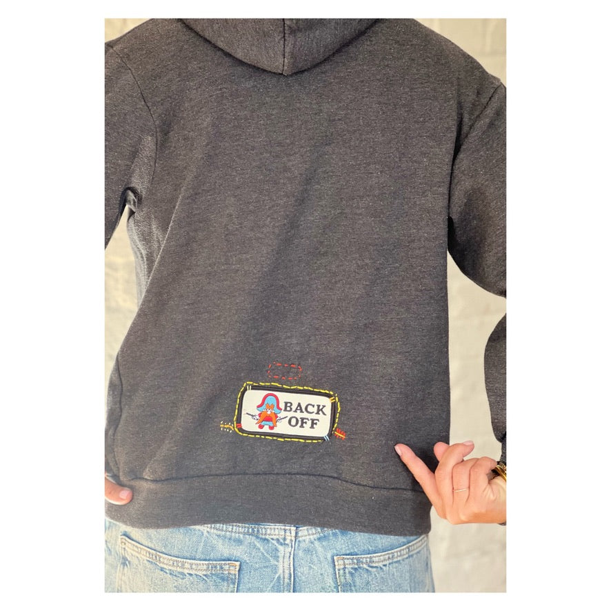 HOODIE GRIS FONCÉ BACK OFF